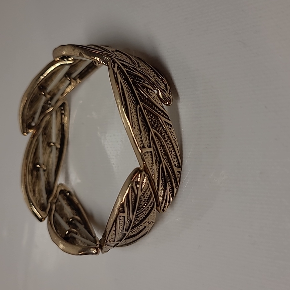 Gold tone bracelet leaf design